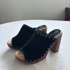 Sbicca Crowley Black Studded Suede Leather Mules Sandals Size 10